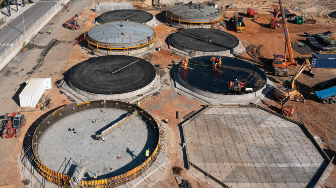 Decal amplia sus instalaciones en el Puerto de Huelva con 10 nuevos tanques