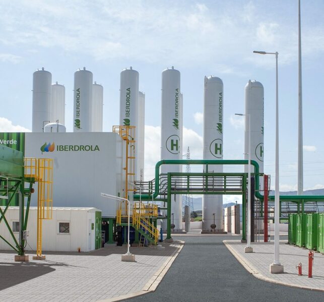 Iberdrola inaugura en Puertollano la mayor planta de hidrógeno verde de Europa para uso industrial