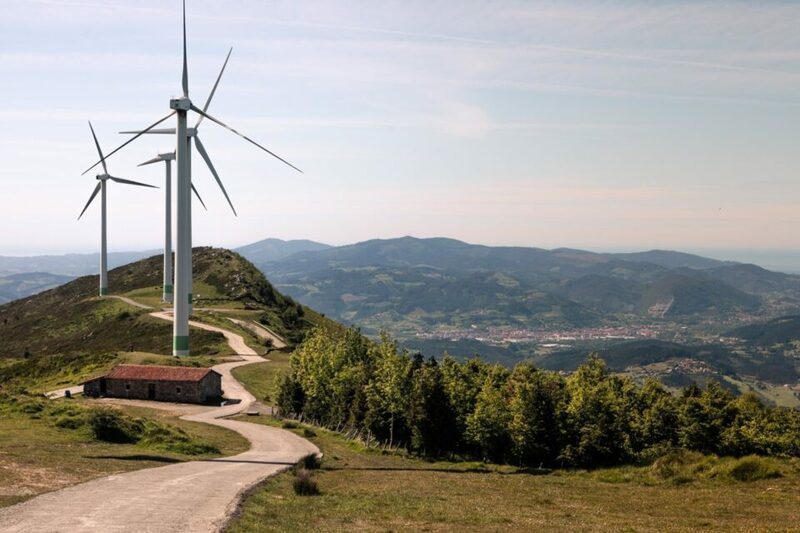 El Ministerio autoriza el mayor parque eólico de Cantabria con 105 MW