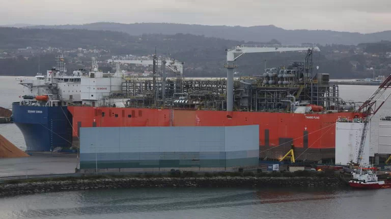 La ría de Ferrol recibe a un gigante del gas