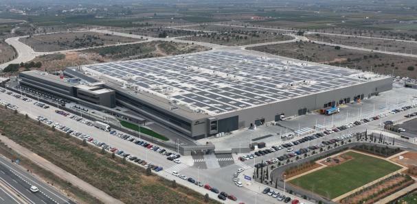 Power Electronics proyecta una nueva fábrica de de cargadores en Llíria y otra en Estados Unidos