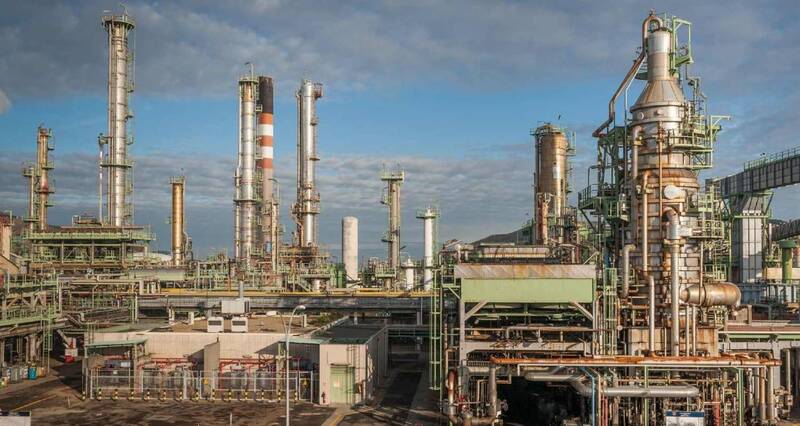 Repsol ejecutará un electrolizador en Portugal mientras los de España siguen en 'stand by'