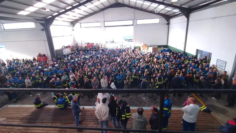 Los trabajadores frenarán la entrada a Navantia el fin de semana: «Desde o luns non se moverán bloques das F-110 ata mellorar o convenio»