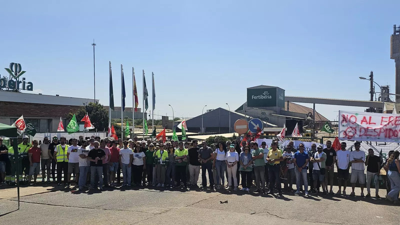 Fertiberia pacta reducir de 55 a 34 los despidos del ERE y amortigua el impacto en la planta de Palos